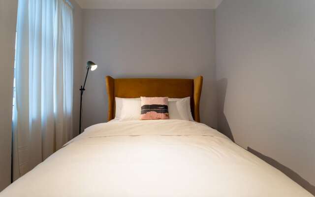 Modern Newly Refurbished Studio - Close TO Center