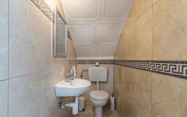 Deluxe Apartment Sandra 1200m From Beach