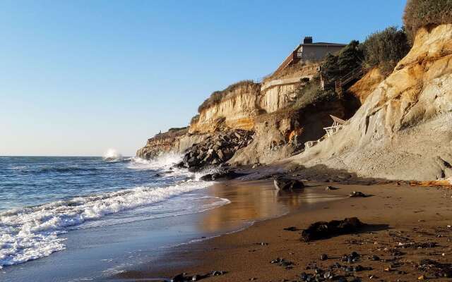Clarion Inn Surfrider Resort