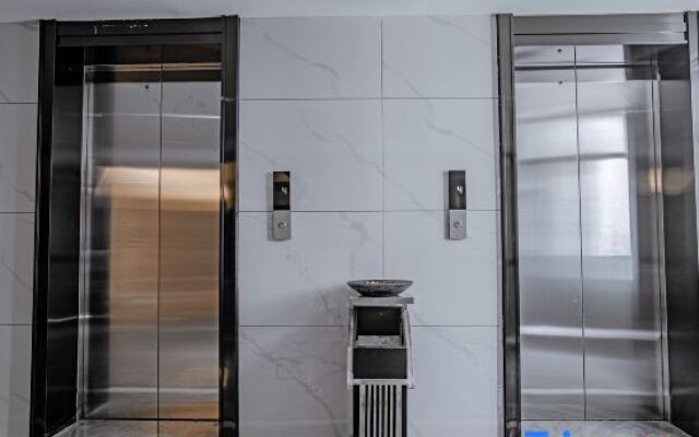 Tiancheng Hotel (Huaxi Biancheng Building)