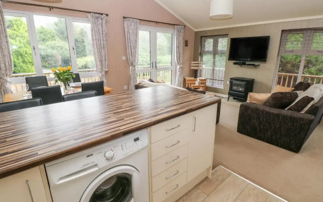 1 Hornbeam Lodge