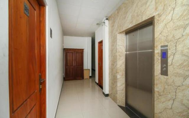 OYO 361 Grand Rovinka Hotel