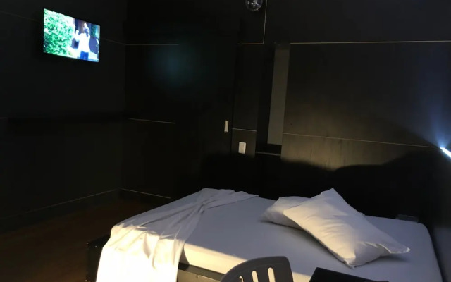 SNOB Motel