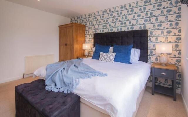 Calm Scottish Country Escape with Hot Tub Sleeps 6