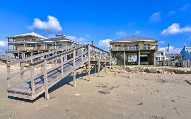 Beachfront Getaway w/ Deck & Views in Galveston