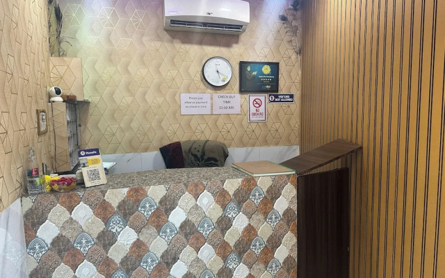 OYO 36061 Om Residency