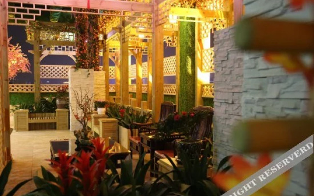 Sunshine Holiday Hotel