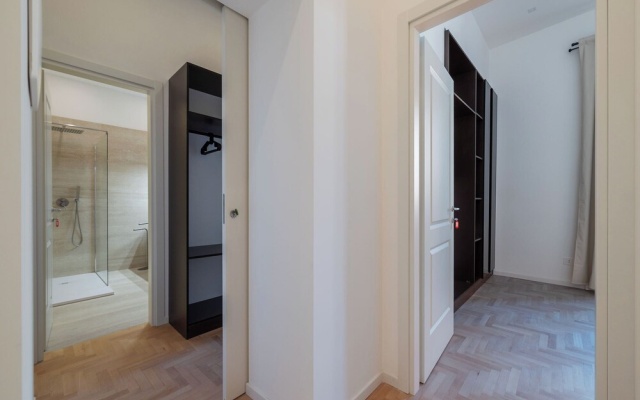 Stylish 2-Bedroom Stays near Colosseum