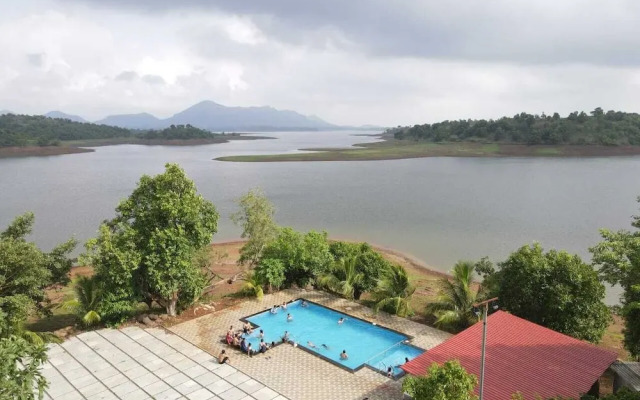 Shvas Island Resort