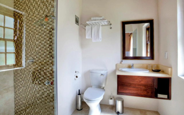 Oakhurst Hotel