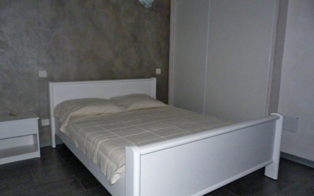 Apartment With one Bedroom in Saint-georges-de-didonne, With Furnished