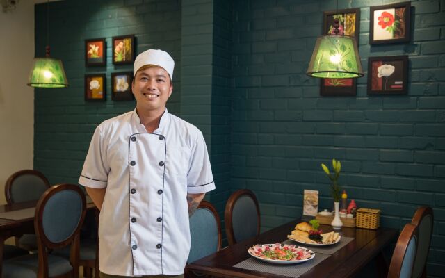 Holiday Emerald Hotel