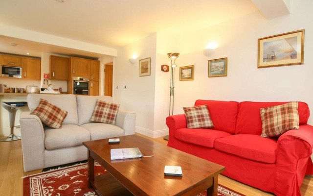 5 Burford Mews