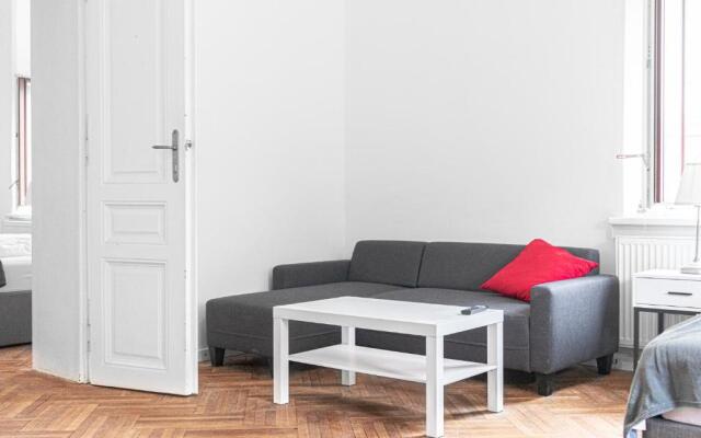 Classy 2BR Apt. w/ Exclusive Location near AKH