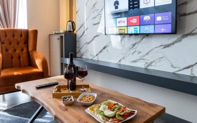 Arena Luxury Hotel Suites