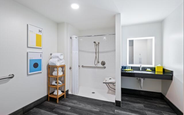 Hotel Indigo Everett - Waterfront Place by IHG