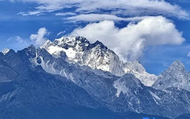 Frigga café snow mountain view Hotel