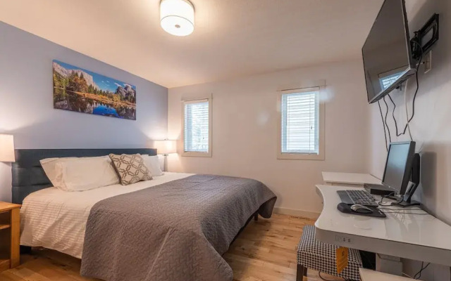 P1 - Private Hot Tub - 3 Bedroom Home - Mountain View