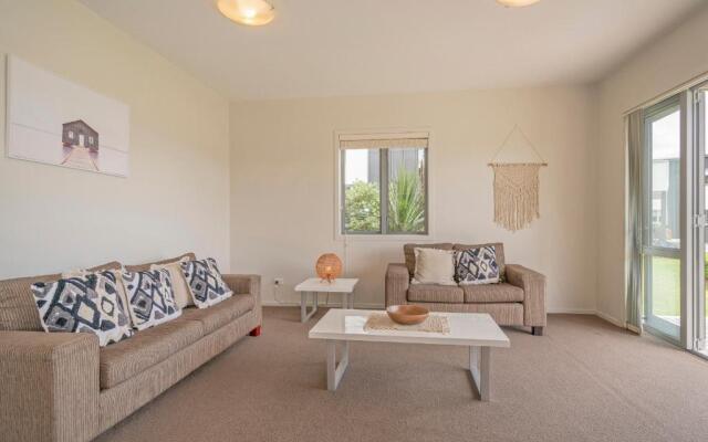 Lakeside Villa Retreat - Matarangi Downstairs Holiday Unit