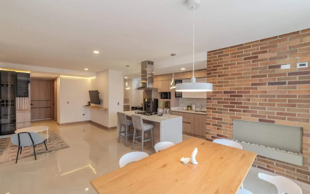 w Elegant 3BR w Outdoor Balcony