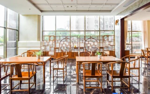 Hongqiao International Hotel (Yichang Yanjiang Avenue Natural Tower)