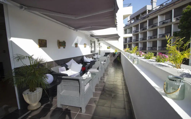 Season's Hostel & Guest House