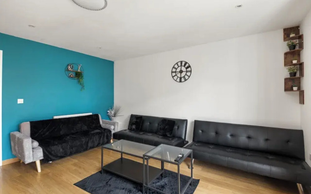 Charming 3 Bedroom House in Reading