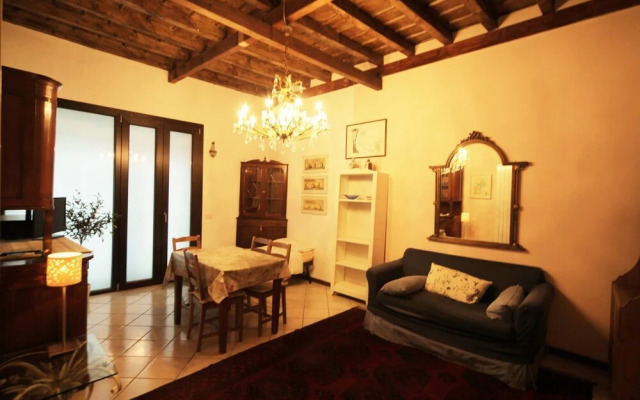 "trilocale In Corte Dell'800"