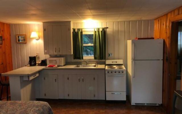 Grady'S West Shore Motel