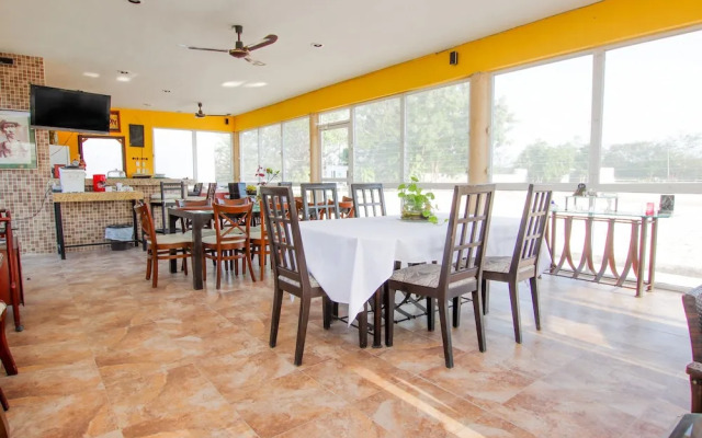 Bakab Hostel & Equestrian Amenities