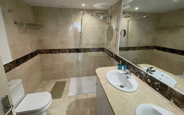 Pool Apt Calahonda 2 With Sea View