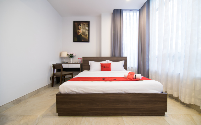 RedDoorz Premium near Hang Xanh