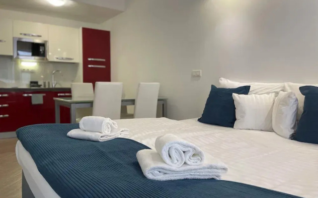 Smart Carrara Apartments