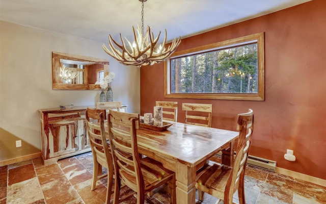 Snowy River 4 Bedroom Home by RedAwning