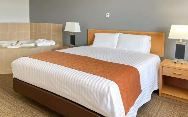 Coast Hinton Hotel