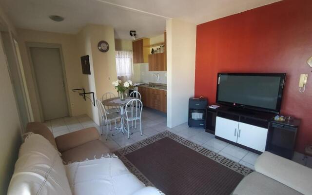 Apto 2 quartos, cond fechado, com vaga, quarto andar