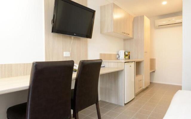 Smart Motels Bert Hinkler