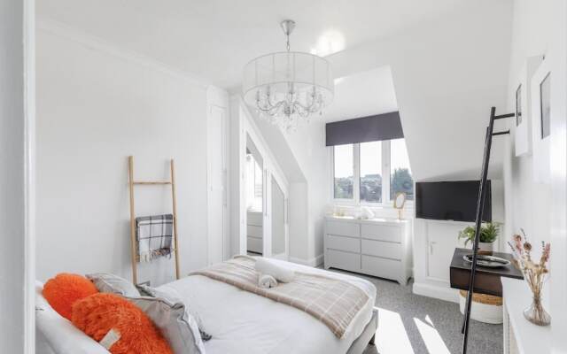 Immaculate 2-bed Apartment in Hove