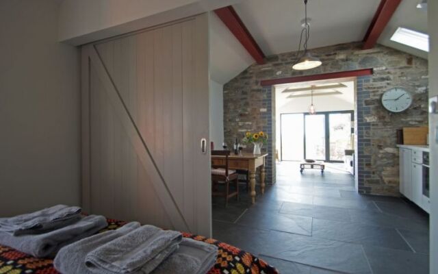Holiday Home Cae Cwpwl