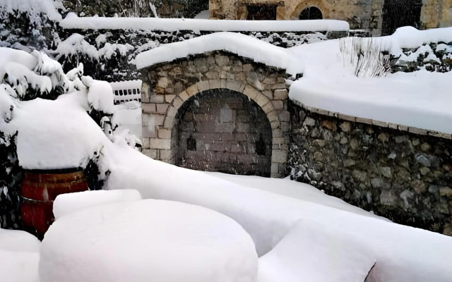 Tsarbou Guesthouse