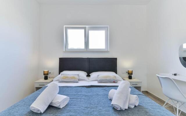 Luxury villa with pool near the beach 2