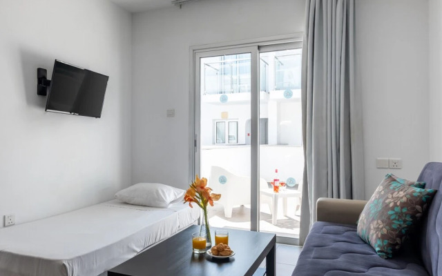 Rio Gardens - Modest 1-bdr Apt w Balcony