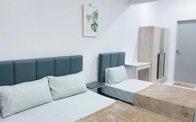 Comfy 3-Bedrooms Apartment at Meritus Residensi