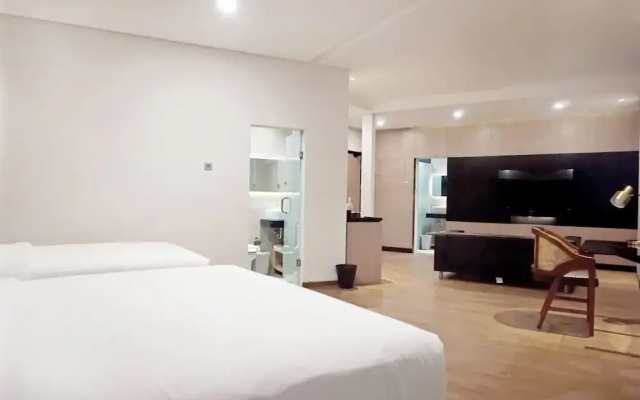 Spot 43 Cafe and Hotel
