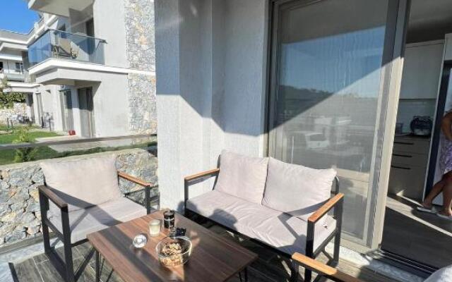 Scenic Flat With Shared Pool in Milas