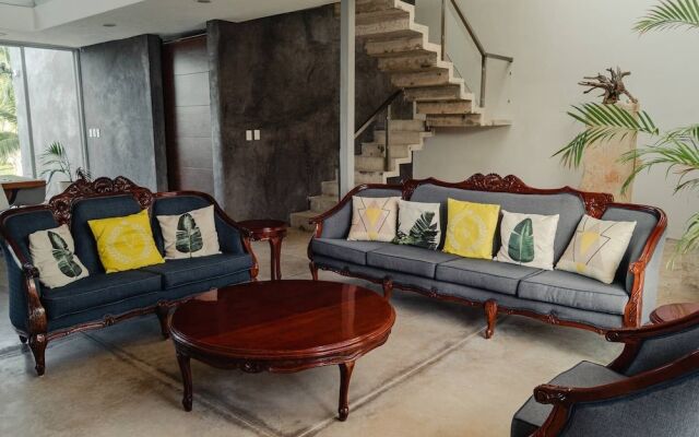 Breathtaking Beach Villa, Feel the Inviting Vibe!