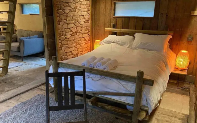 The Lodge Rooms
