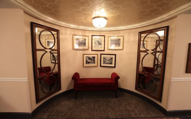 Hotel Roanoke & Conference Ctr, Curio Collection by Hilton