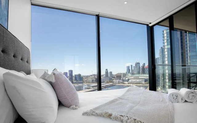 Central Melbourne 2br2bt APT on Collins St+parking