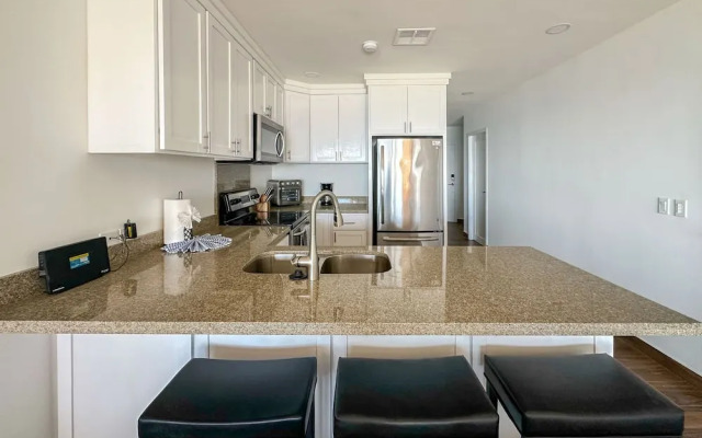 Steps to Sandy Beach Pool Renovated 2BR Condo